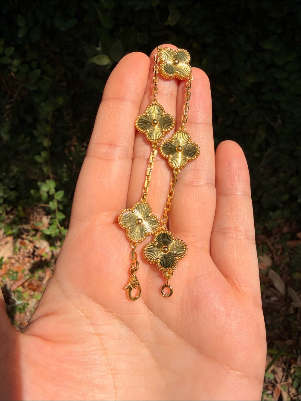 Gold Four-Flower Chain Bracelet - Elegant Women's Jewelry - Picture 5 of 11